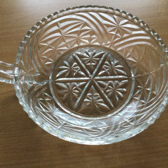 Vintage glass bowl plate with handle floral design - Picture 3 of 4